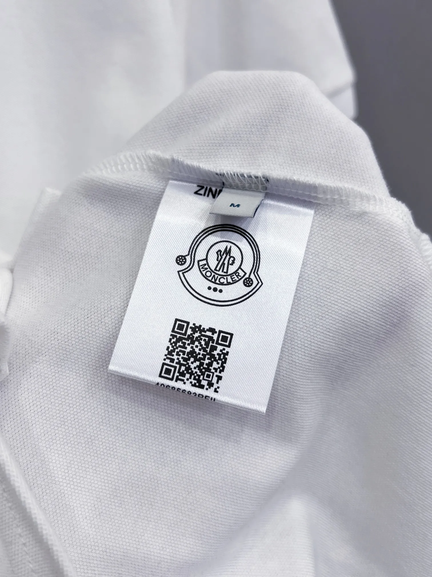 MONCLER New Arrival logo polo ： ， ， Breathable 。 ， ， ， Wear-Resistant ， 。 ： 。 ， logo ， ， Classic logo ， ：m 302 ：Blue White Sizes：S M L XL